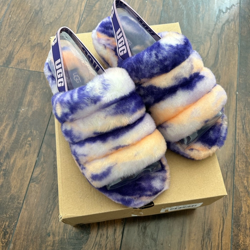 New in the box, never worn
Size 8 UGG Fluff Yeah Slide Marble 
Real lamb fur